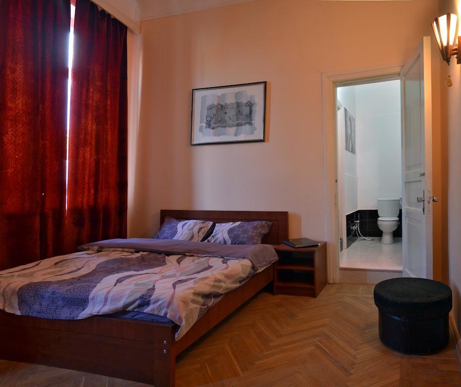 Griboedov Hostel & Suites Tiflis Oda fotoğraf