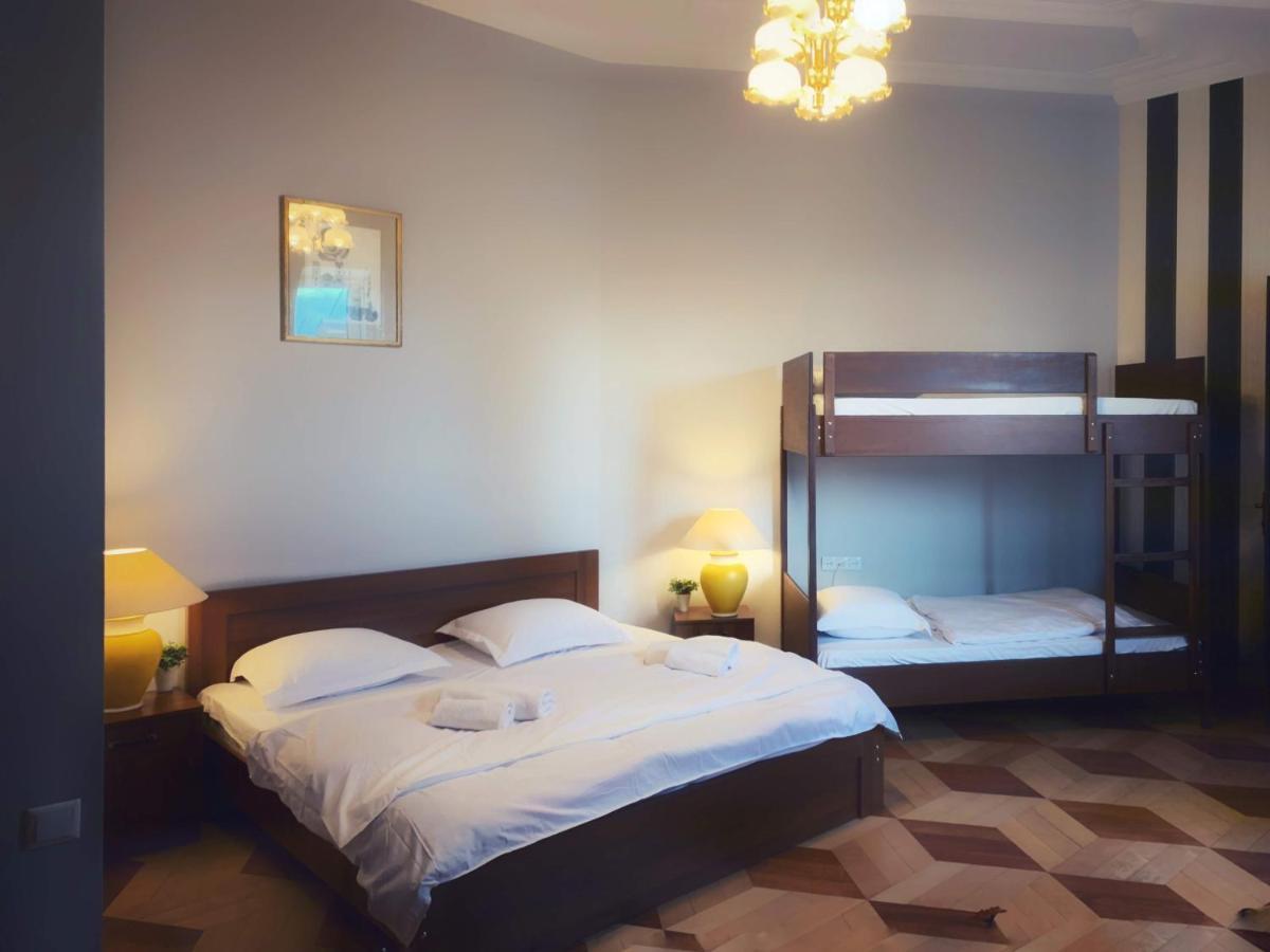 Griboedov Hostel & Suites Tiflis Dış mekan fotoğraf