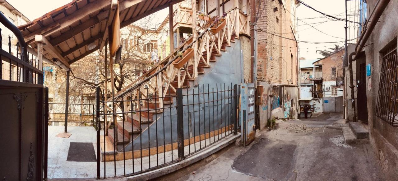 Griboedov Hostel & Suites Tiflis Dış mekan fotoğraf
